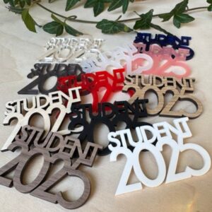 Student 2025 tekst i 11 farver Student 2025 | 2 stk.